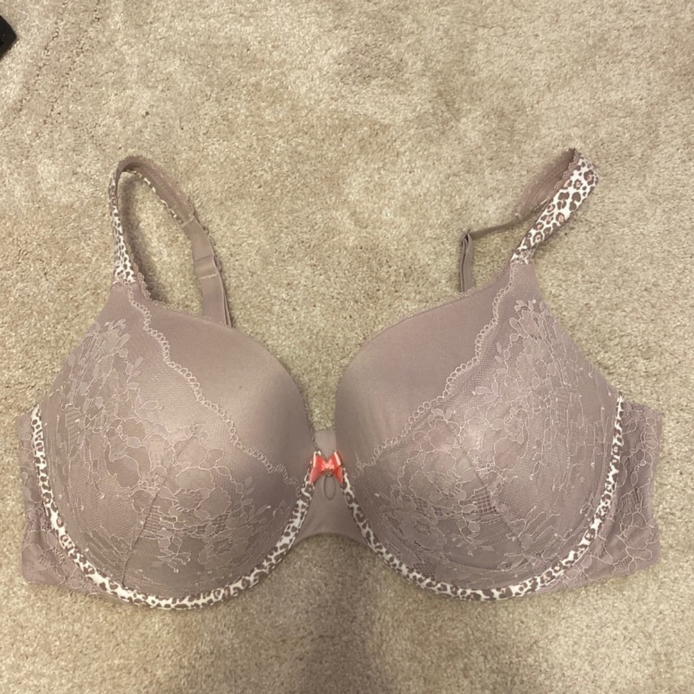 Victori Secret 40 DDD bra tan with animal print and lace detailing